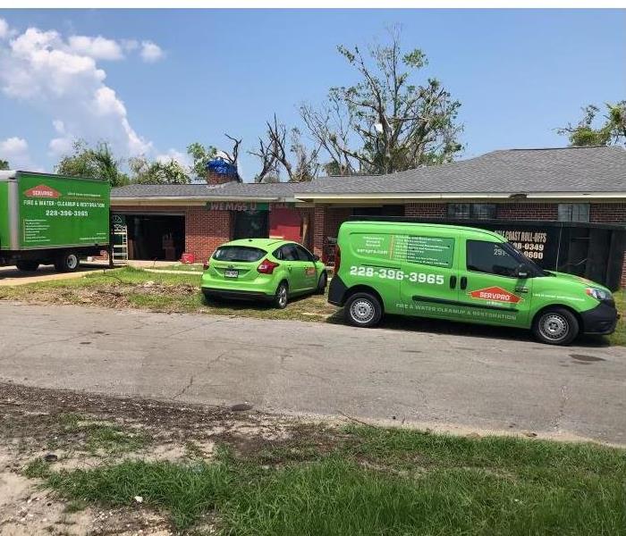 SERVPRO Crew arrives to a home damaged while owners are away on vacation.